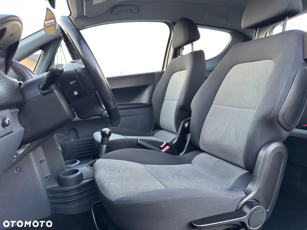 Mitsubishi Colt - 12