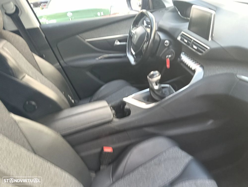 Peugeot 5008 1.5 BlueHDi GT Line J19 — fotografia 18