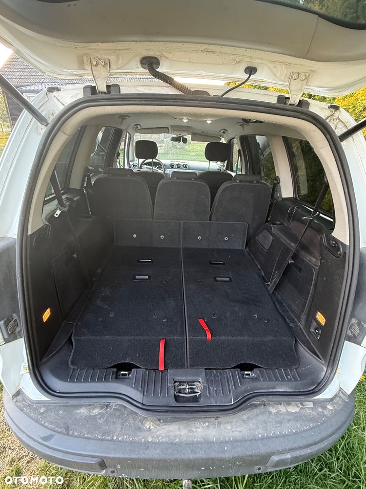 Ford Galaxy - 8