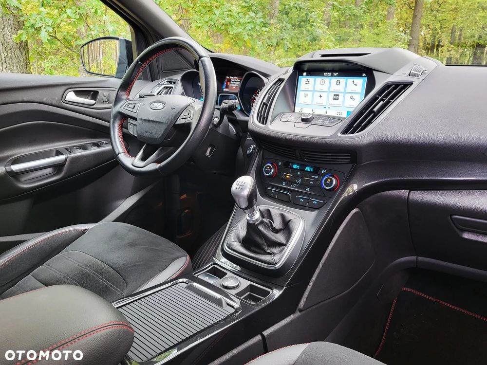 Ford Kuga 1.5 EcoBoost 2x4 ST-Line - 6