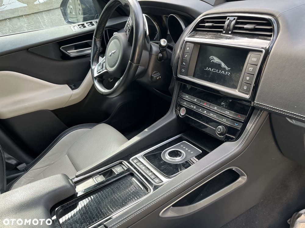 Jaguar F-Pace 2.0 i4D RWD R-Sport - 10