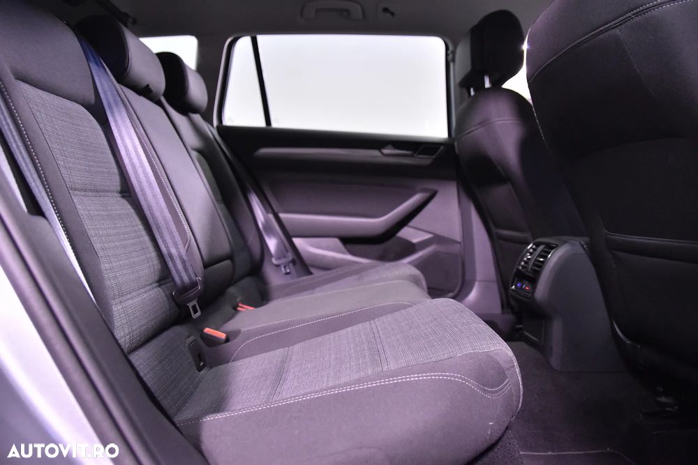Volkswagen Passat - 12