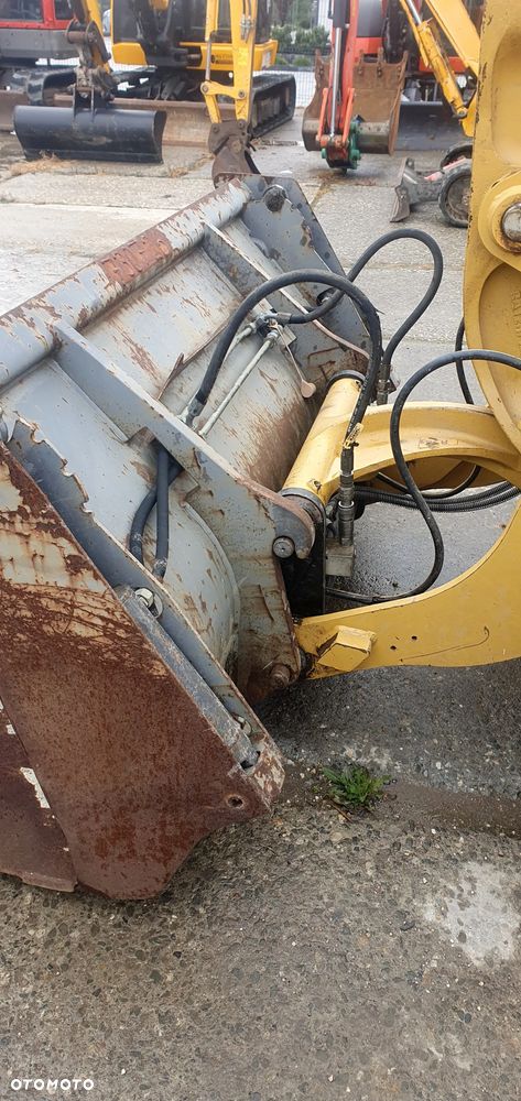 Caterpillar 906M - 6