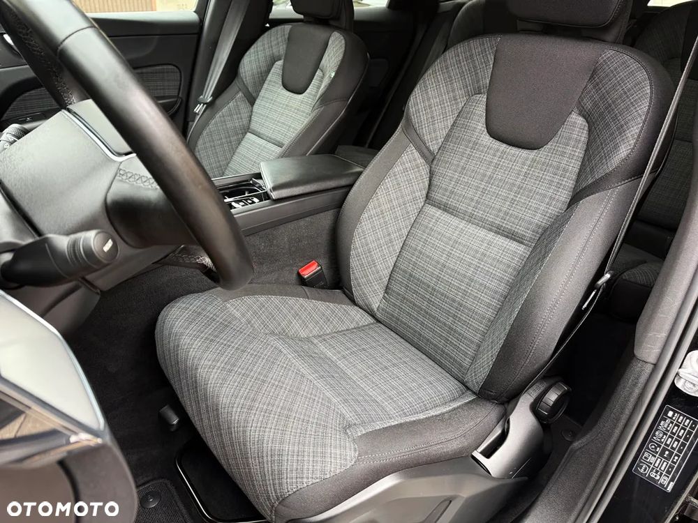 Volvo XC 60 B4 D Geartronic Momentum Pro - 32