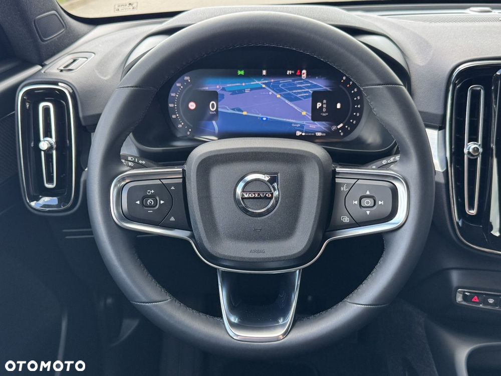 Volvo XC 40 B3 Plus Dark - 18