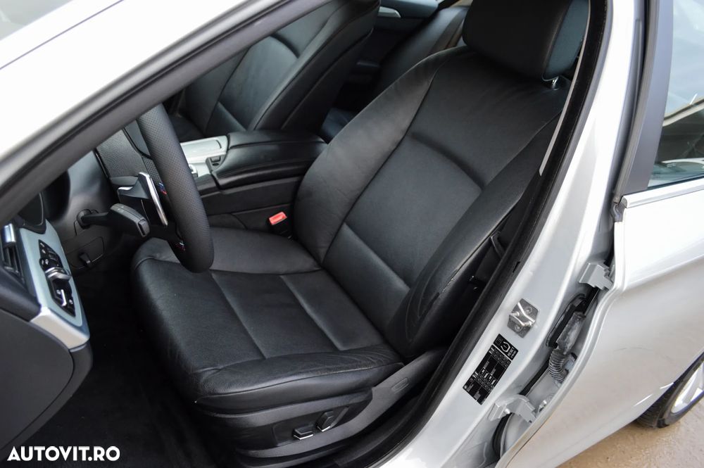 BMW Seria 5 520d Sport-Aut. - 29