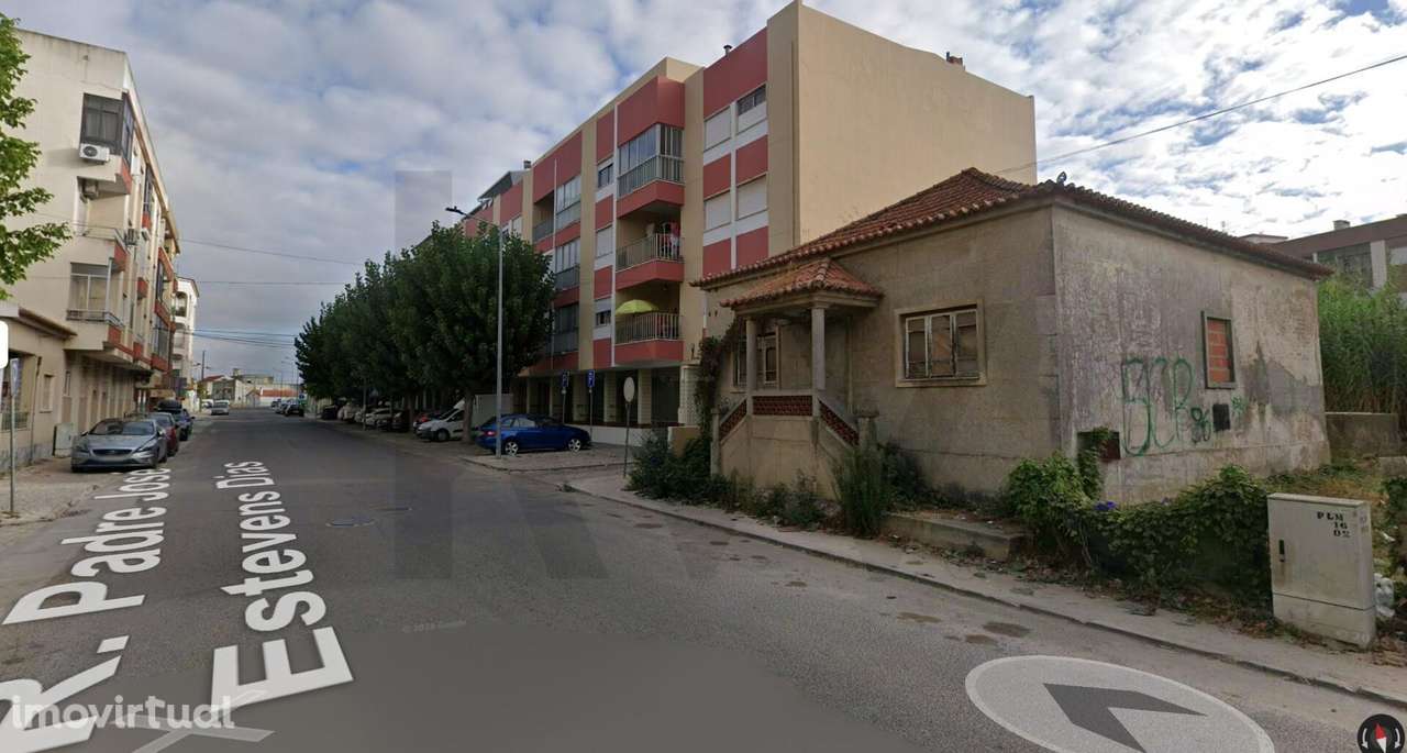 Moradia no centro do Pinhal Novo / Viabilidade de construção de um pré - Grande imagem: 2/4