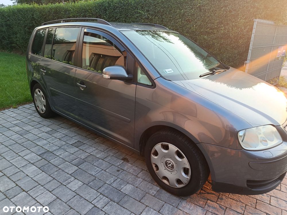 Volkswagen Touran - 1