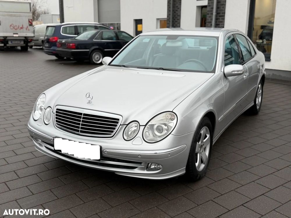 Mercedes-Benz E 240 4Matic Avantgarde - 4