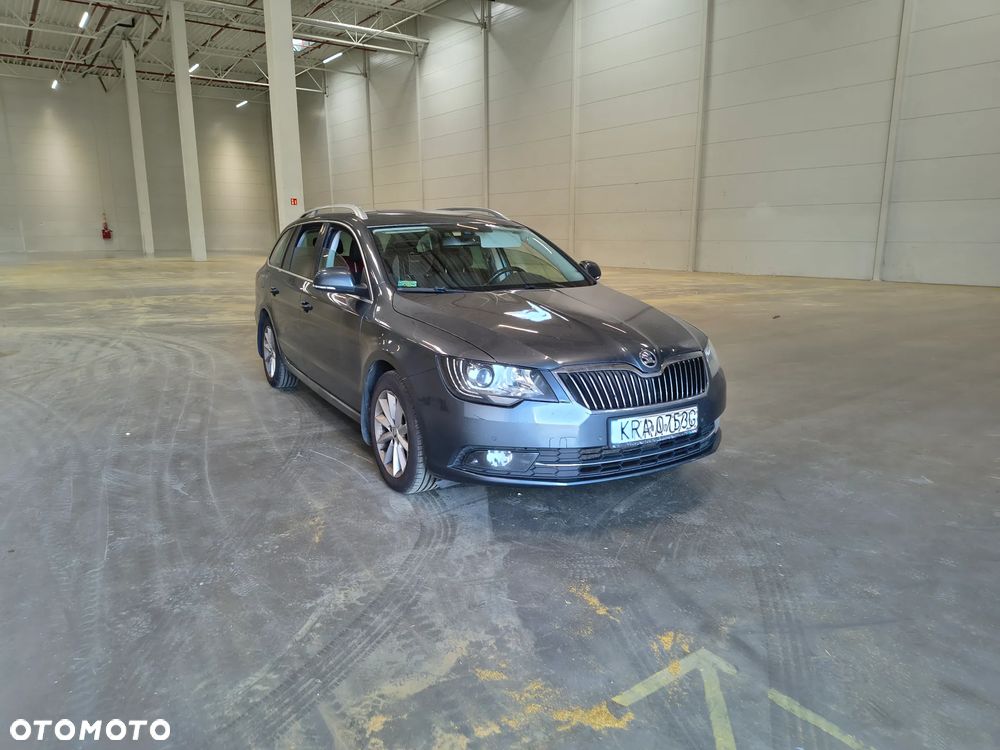Skoda Superb 2.0 TDI Ambition DSG - 6