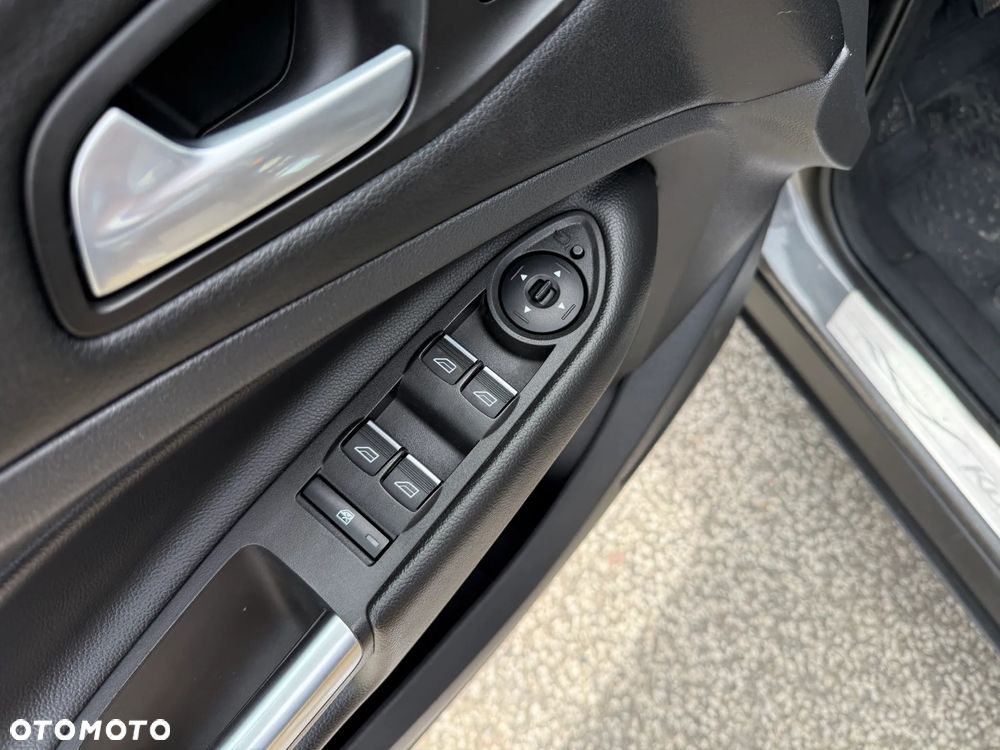 Ford Kuga 1.5 EcoBoost 2x4 Titanium - 24