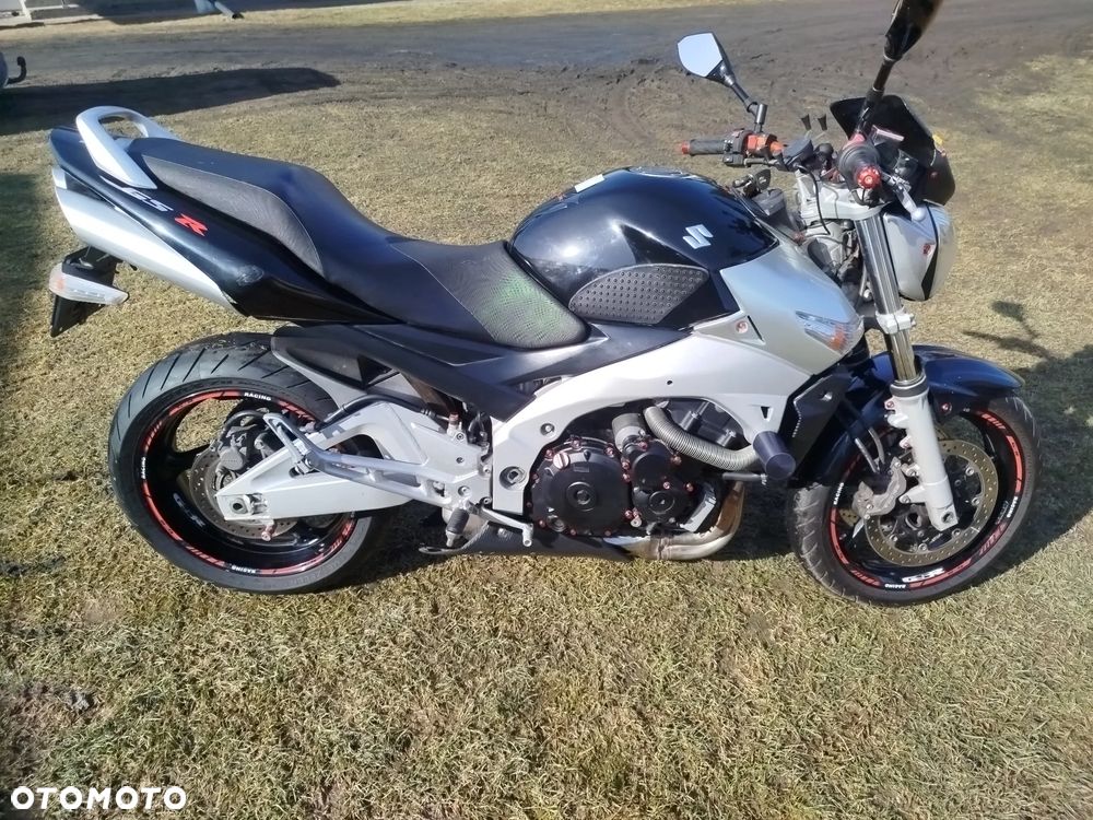 Suzuki GSR - 1