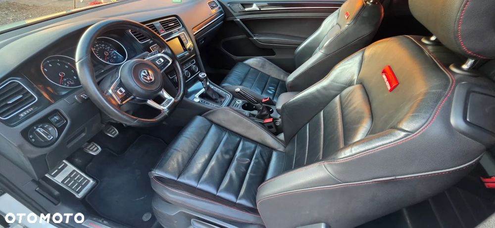 Volkswagen Golf - 11