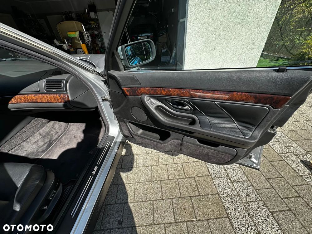 BMW Seria 7 740i V8 - 29