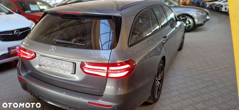 Mercedes-Benz Klasa E 400 4Matic T 9G-TRONIC AMG Line - 11