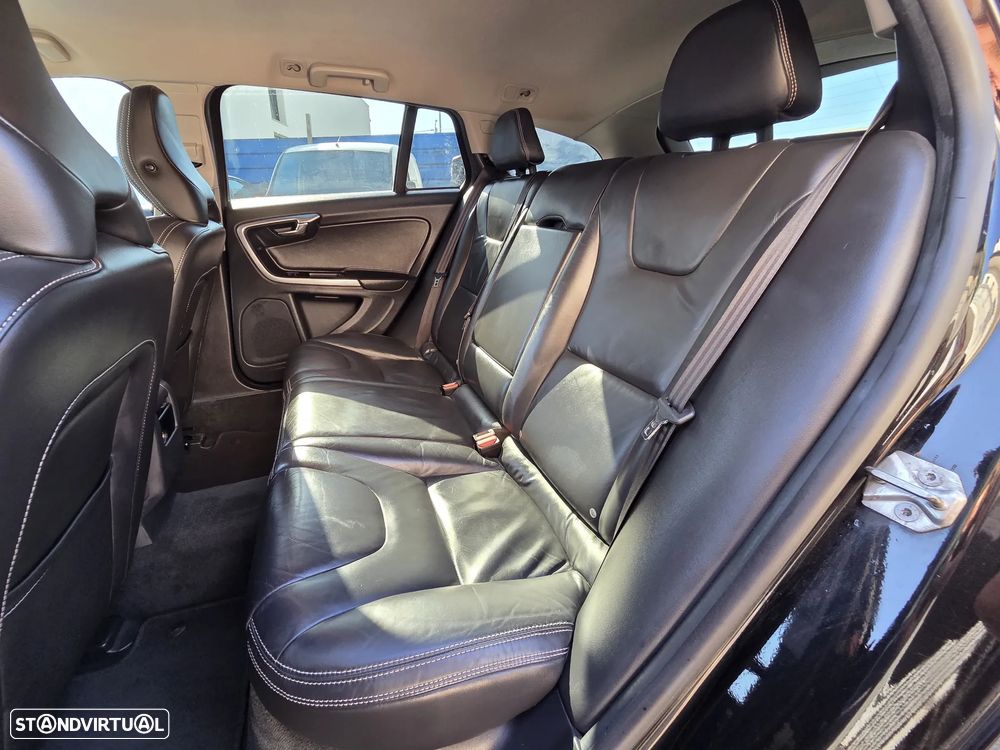 Volvo V60 D6 Plug-In-Hybrid AWD Geartronic Pure Limited - 11