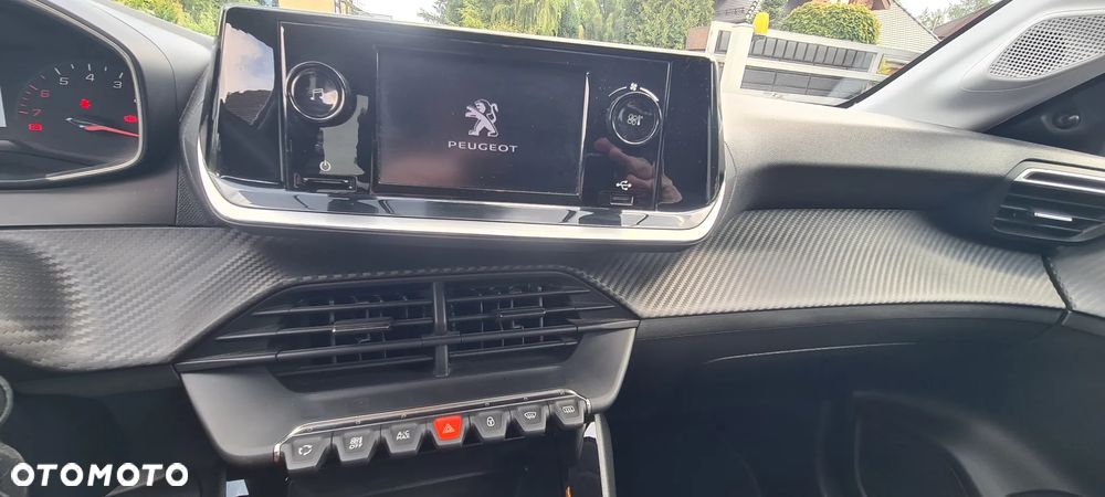 Peugeot 208 - 10