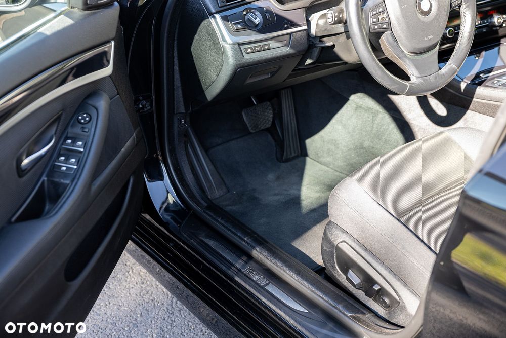 BMW Seria 5 525d - 17