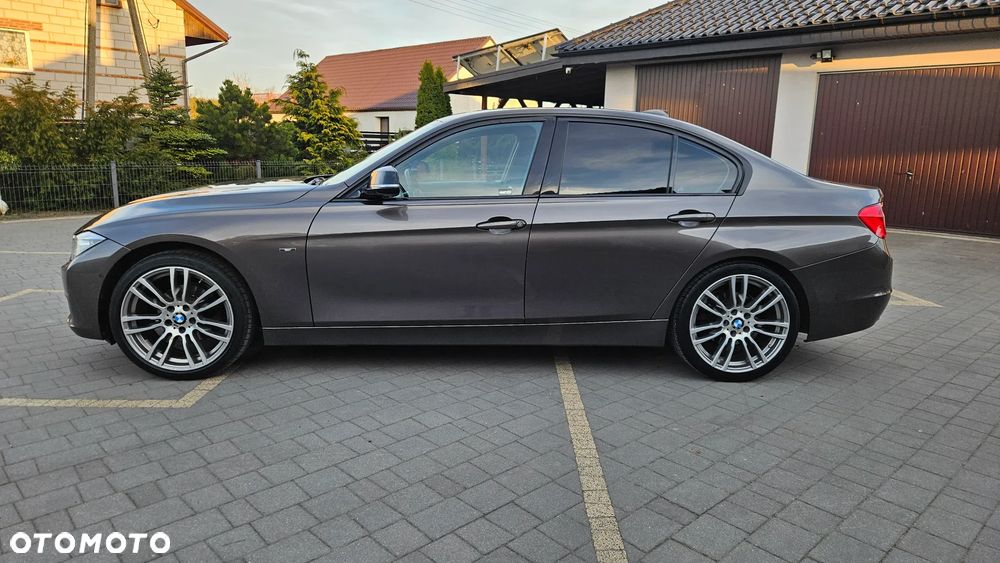 BMW Seria 3 318d Sport Line - 9