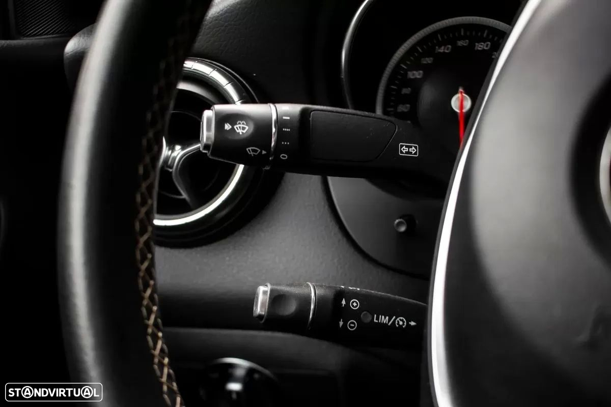 Mercedes-Benz CLA 180 d Urban Aut. - 17