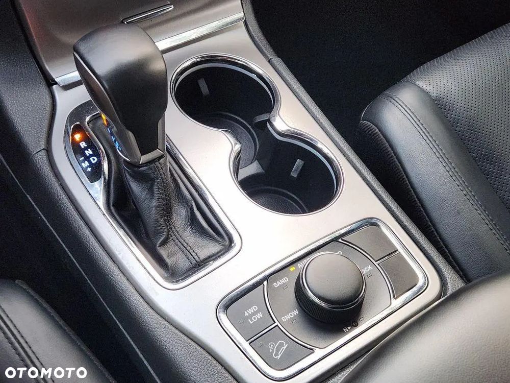 Jeep Grand Cherokee - 12