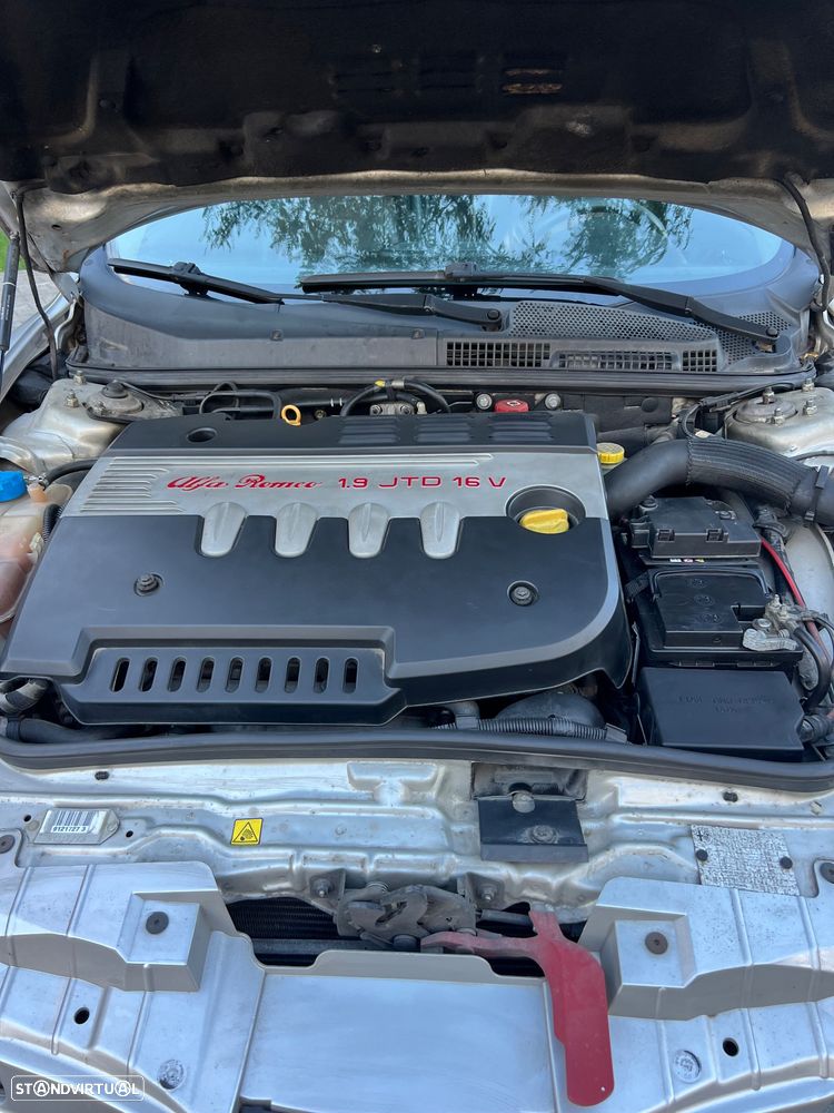 Alfa Romeo 147 1.9 JTD 16V Executive - 9