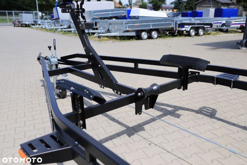 Lorries Przyczepa Podłodziowa PP35-9825 w Kolorze Czarnym Do Łodzi Max 9.8 M DMC 3500 kg Tylne Lampy LED - 10