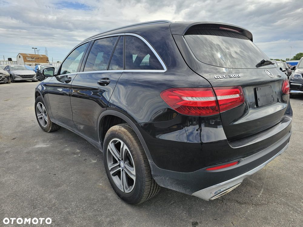 Mercedes-Benz GLC 300 4Matic 9G-TRONIC Exclusive - 18