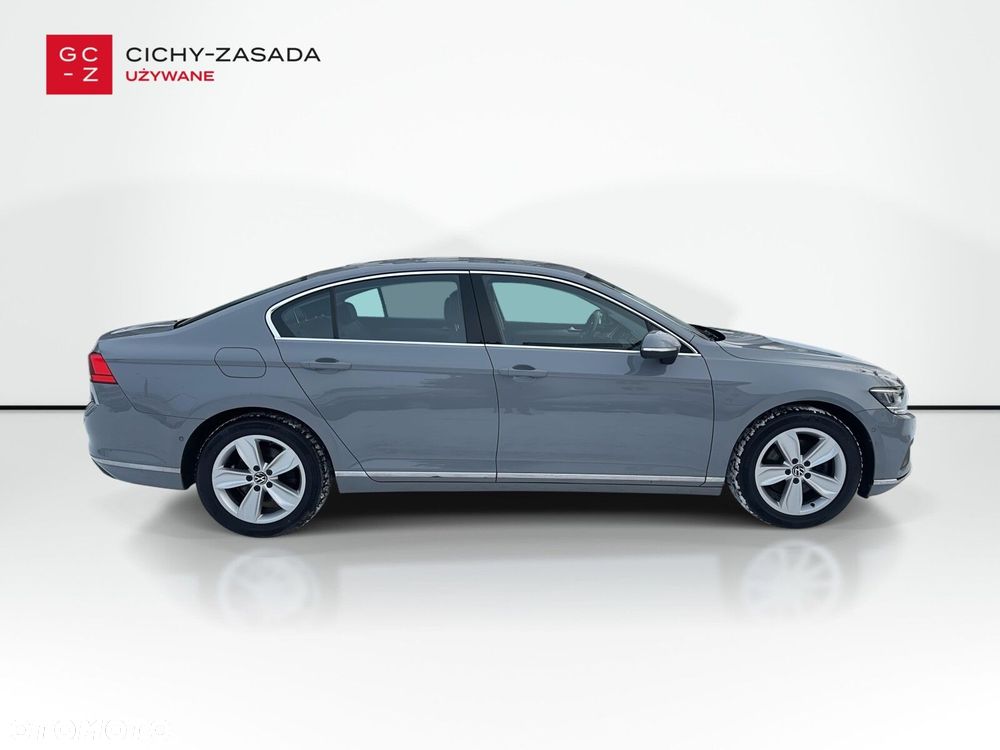 Volkswagen Passat - 4