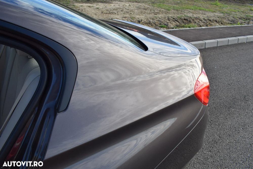 BMW Seria 5 520d Aut. Modern Line - 25