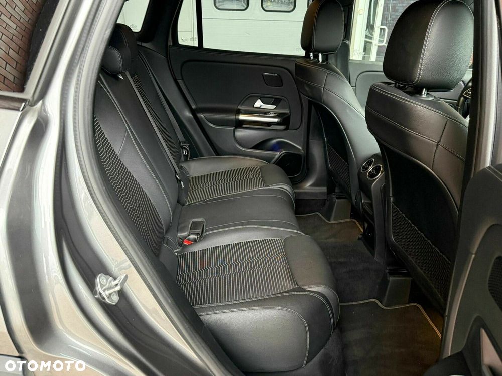 Mercedes-Benz GLA - 13