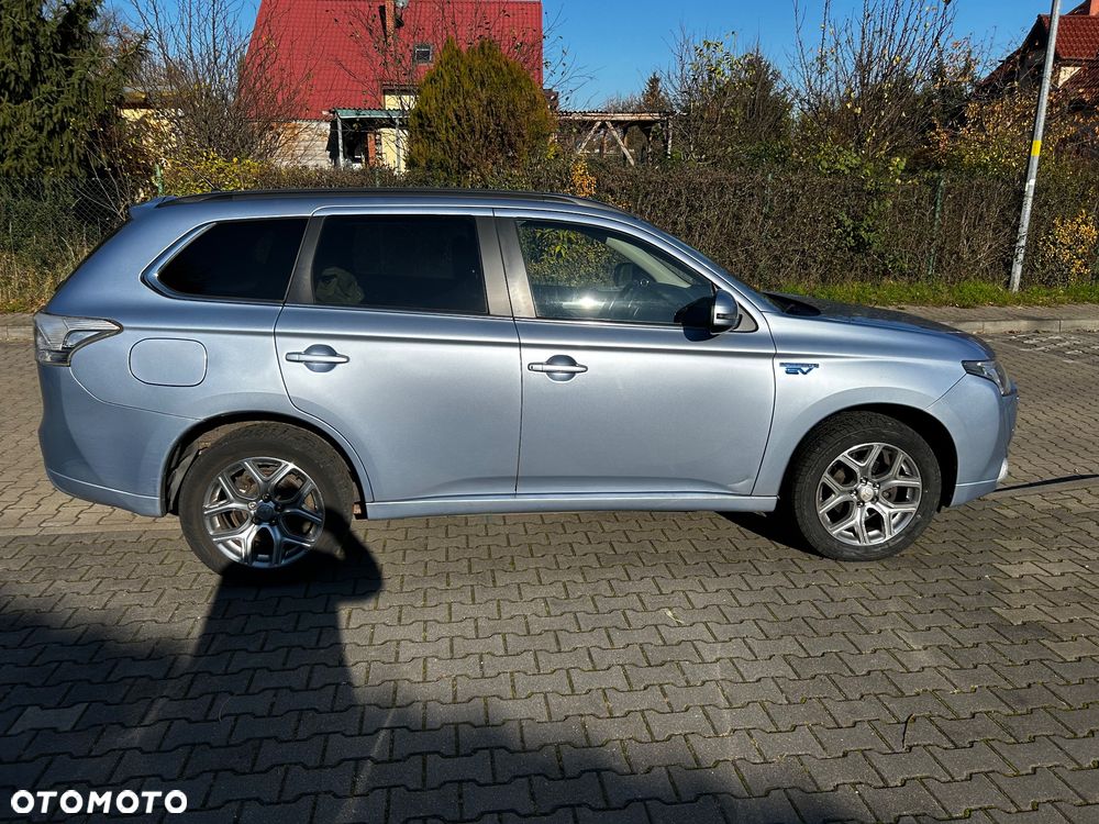 Mitsubishi Outlander 2.0 4WD Top - 2
