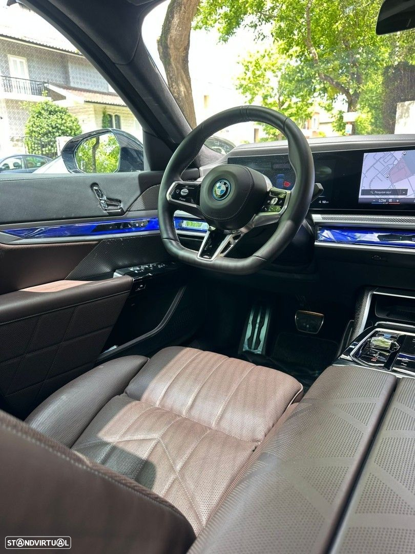 BMW i7 xDrive60 Pack Desportivo M - 19