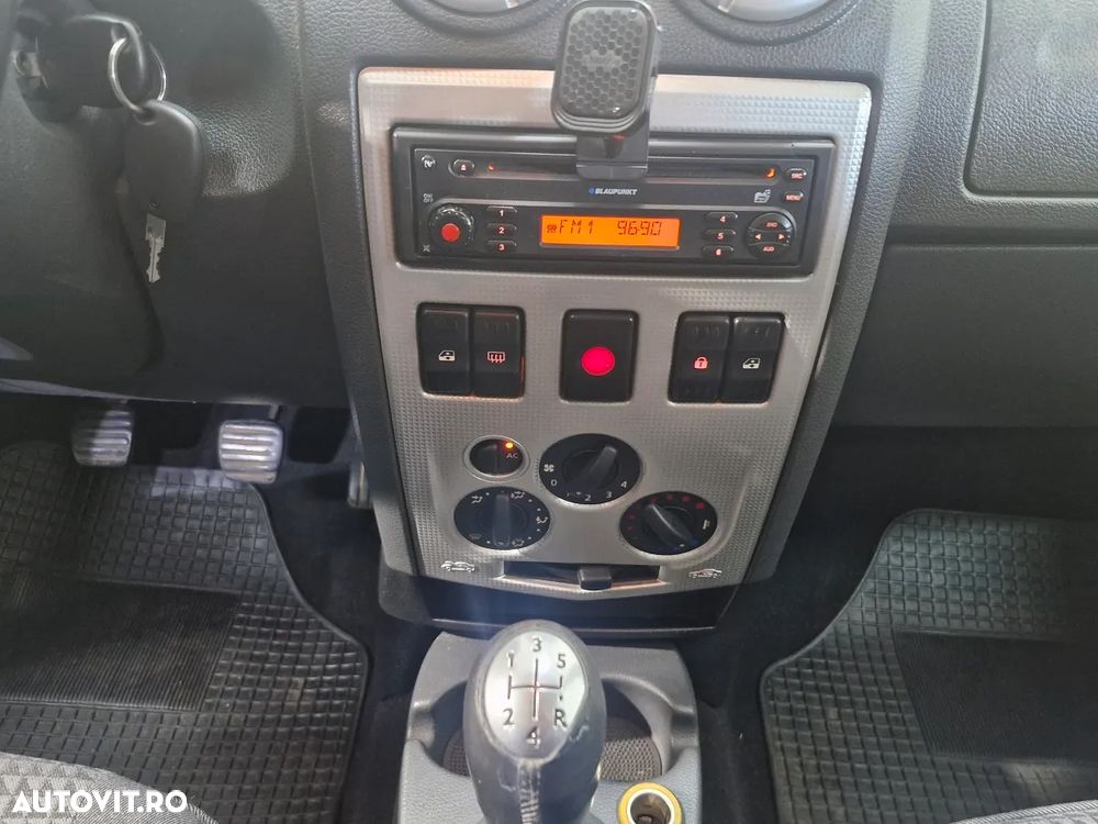 Dacia Logan 1.6 16V Prestige - 7