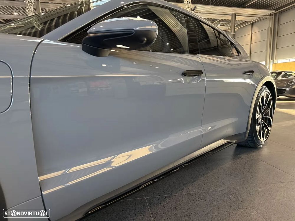 Porsche Taycan Cross Turismo 4S - 33