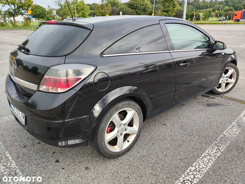 Opel Astra III GTC 1.6 Cosmo - 3