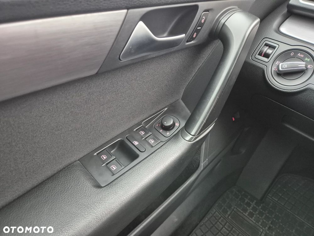 Volkswagen Passat - 13
