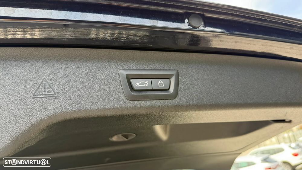 BMW 530 e Pack Desportivo M - 12