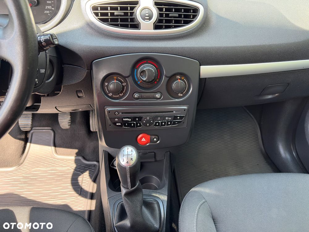 Renault Clio - 17