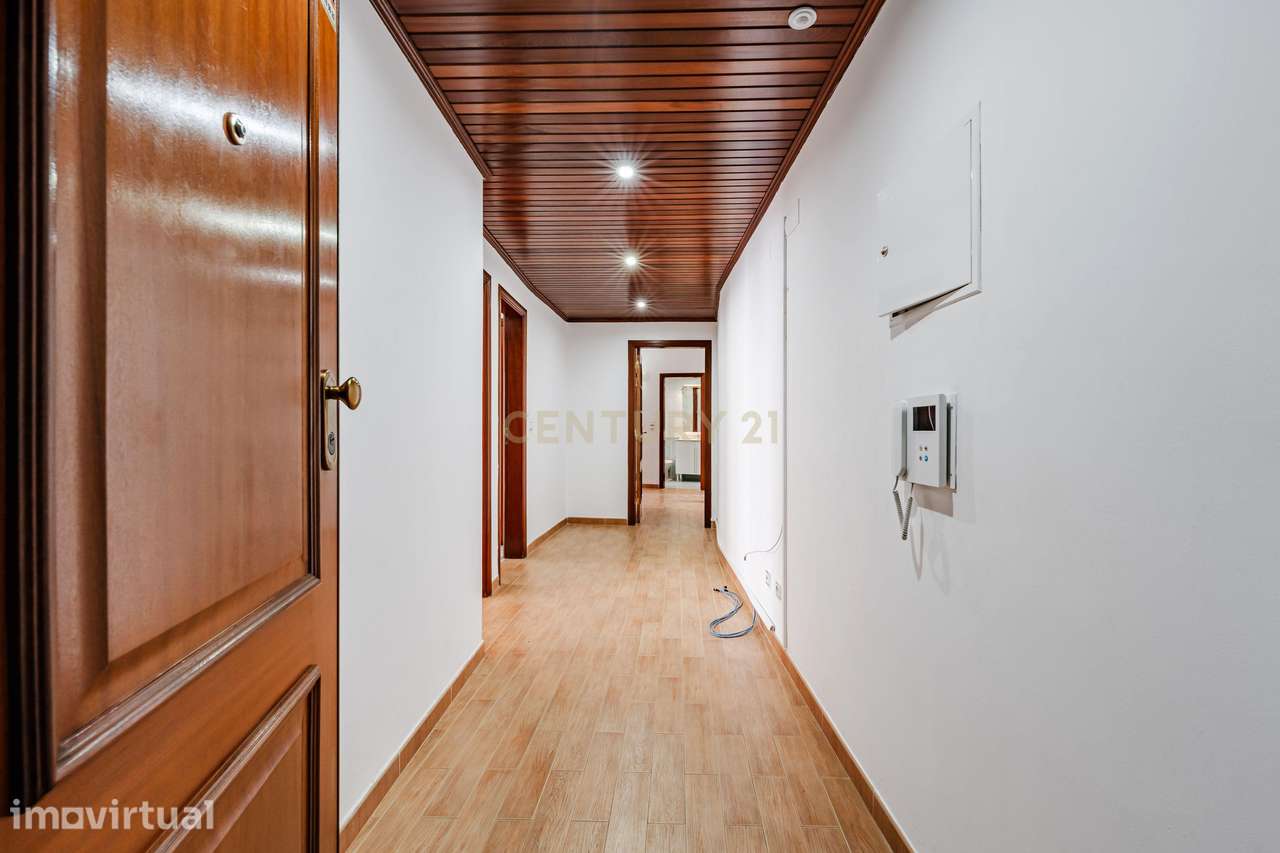 Apartamento T4 em Santa Marta do Pinhal - Grande imagem: 2/42