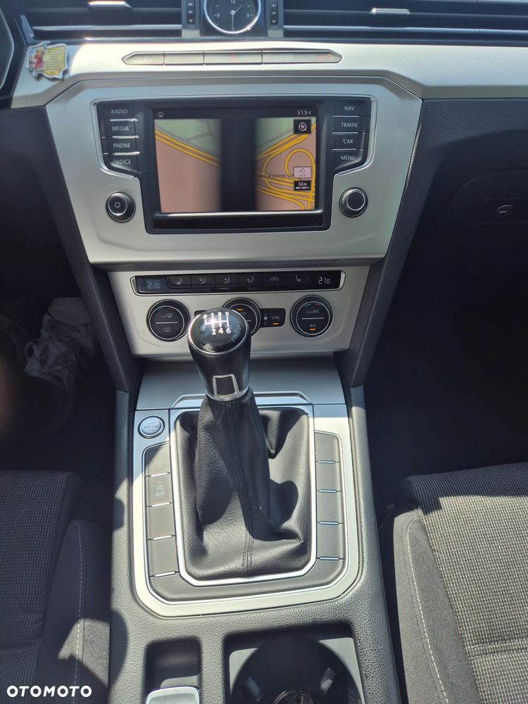 Volkswagen Passat 2.0 TDI BMT Comfortline - 16