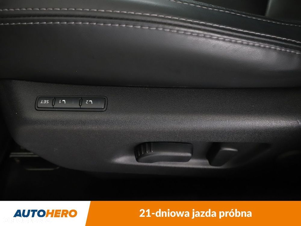 Nissan Qashqai 1.7 dCi 4x4 N-Connecta Xtronic - 33