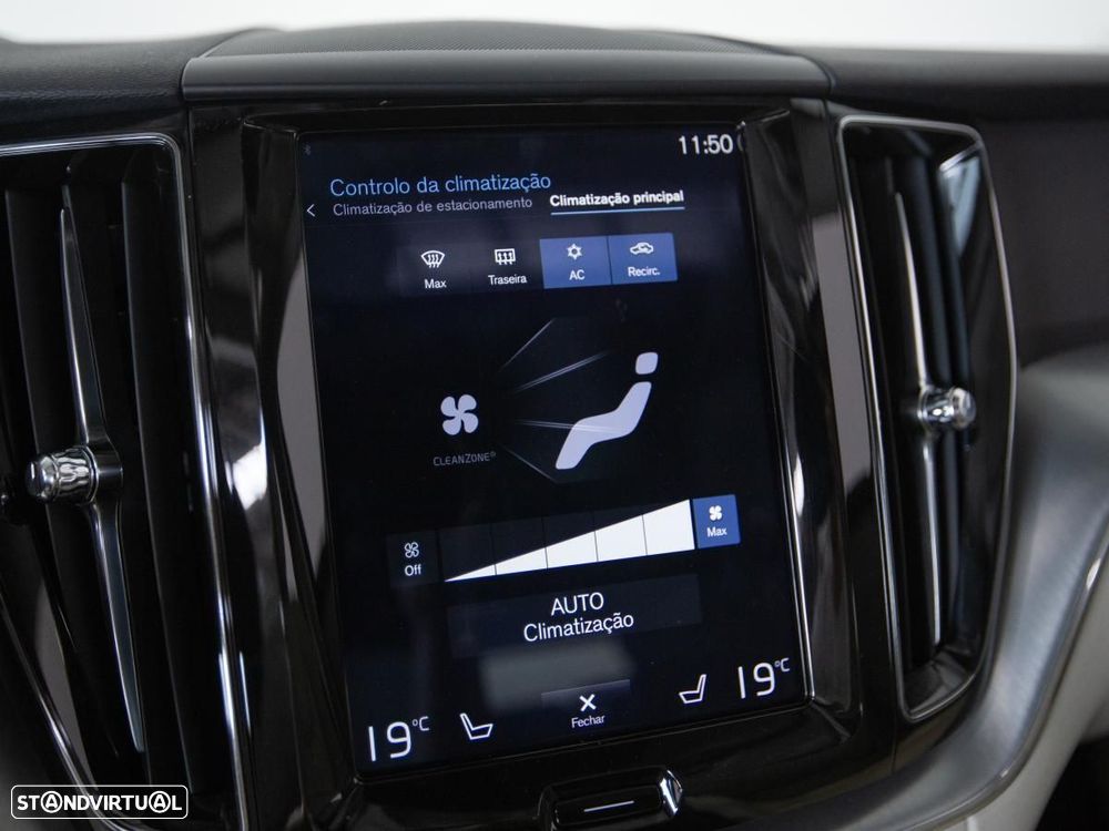 Volvo XC 60 2.0 T8 PHEV Momentum Plus AWD - 23