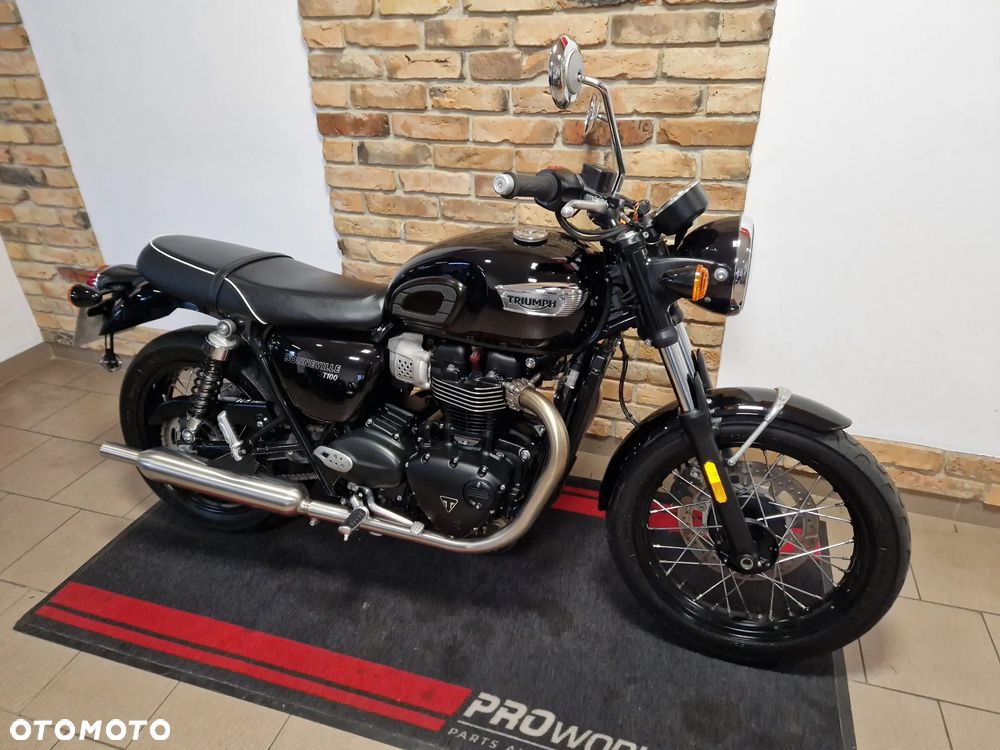 Triumph Bonneville - 25