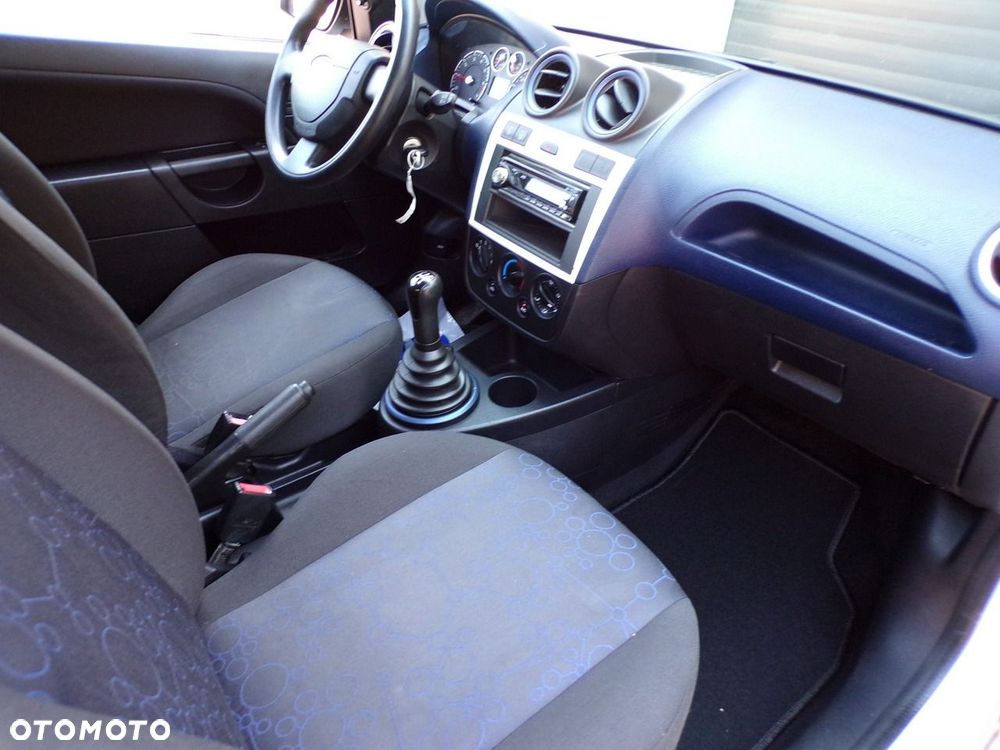 Ford Fiesta - 25