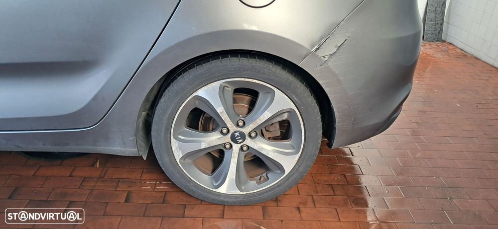 Kia Carens 1.7 CRDi ISG TX - 3