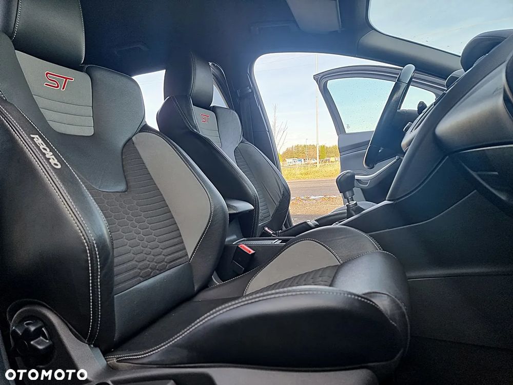 Ford Focus 2.0 TDCi ST-2 - 18