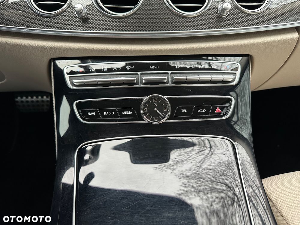 Mercedes-Benz Klasa E 220 d 4-Matic Business Edition 9G-TRONIC - 16