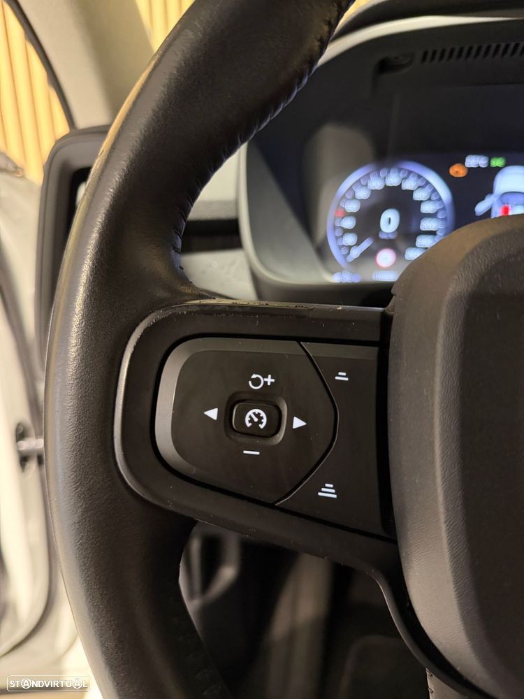 Volvo XC 40 2.0 D3 Momentum Plus Geartronic — fotografia 10