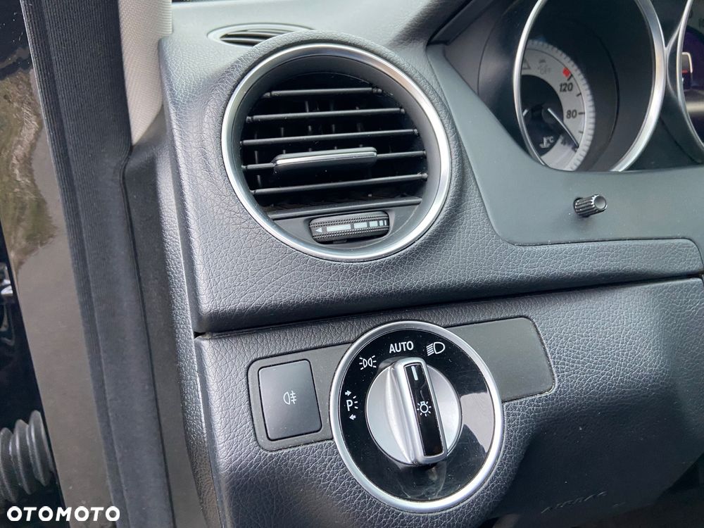 Mercedes-Benz Klasa C 220 CDI DPF BlueEFFICIENCY Avantgarde Edition - 20